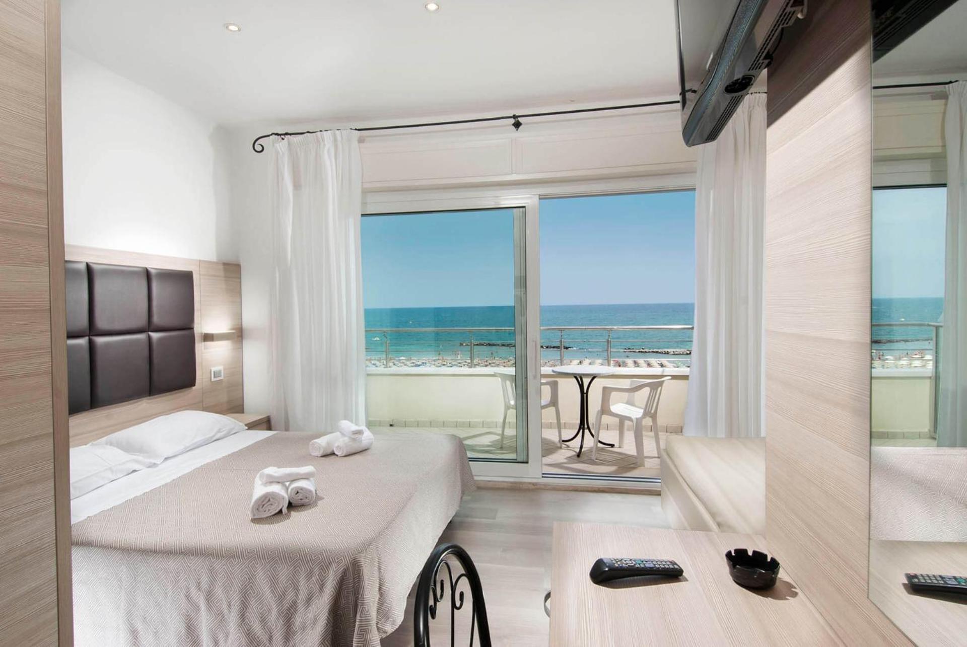 Hotel Bellevue Cattolica Exterior photo