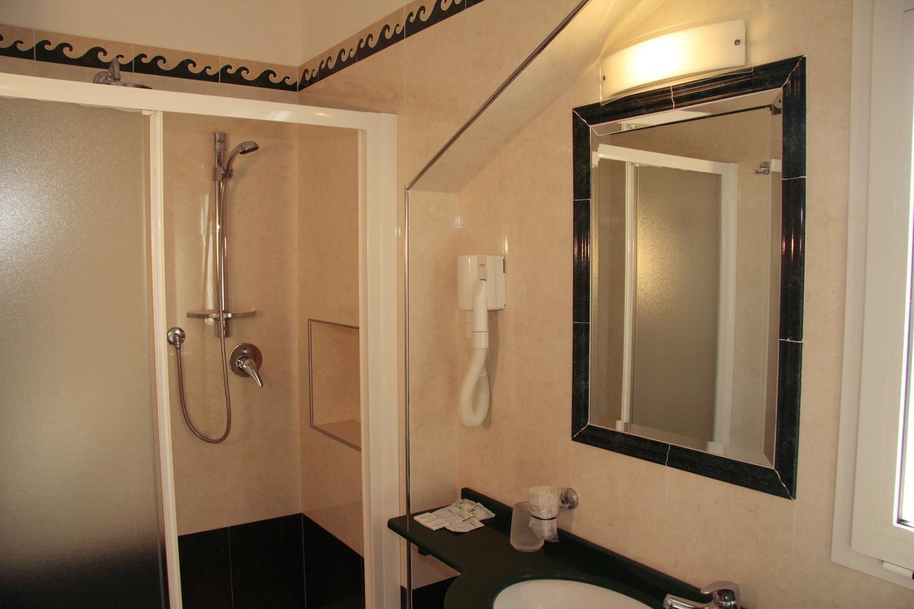 Hotel Bellevue Cattolica Exterior photo
